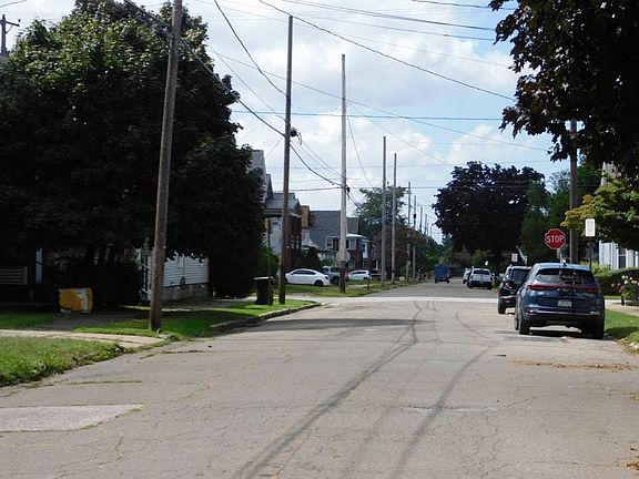 4th image of 1049 W 27th St