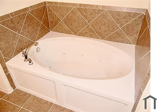 6 bed, 3552 sqft, $4,600 — Photo 3