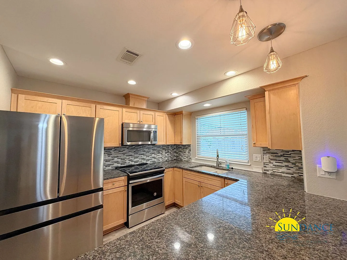 Beautiful 3-Bedroom Pool Home in Destin Lawn & Pool Service Included! — Photo 4