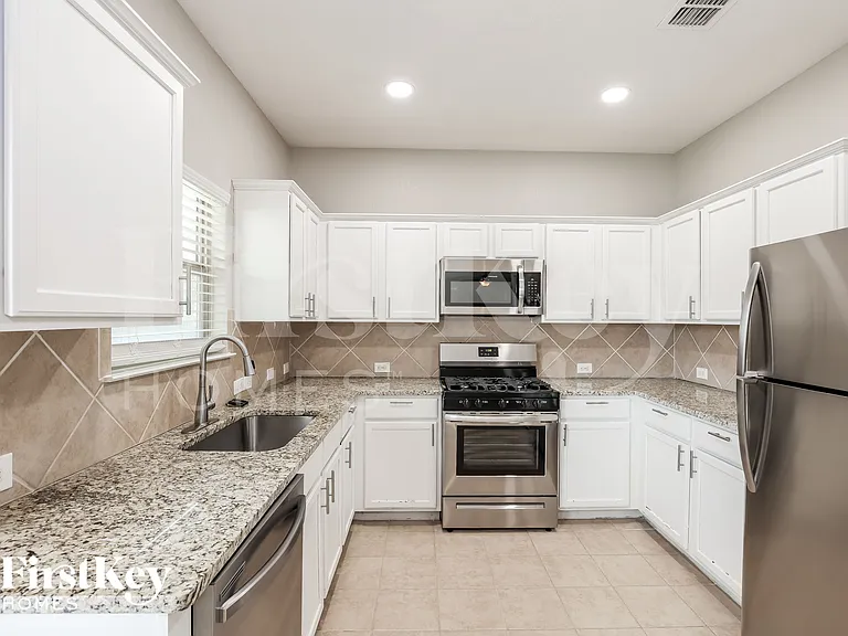 3003 Candleside Dr — Photo 7
