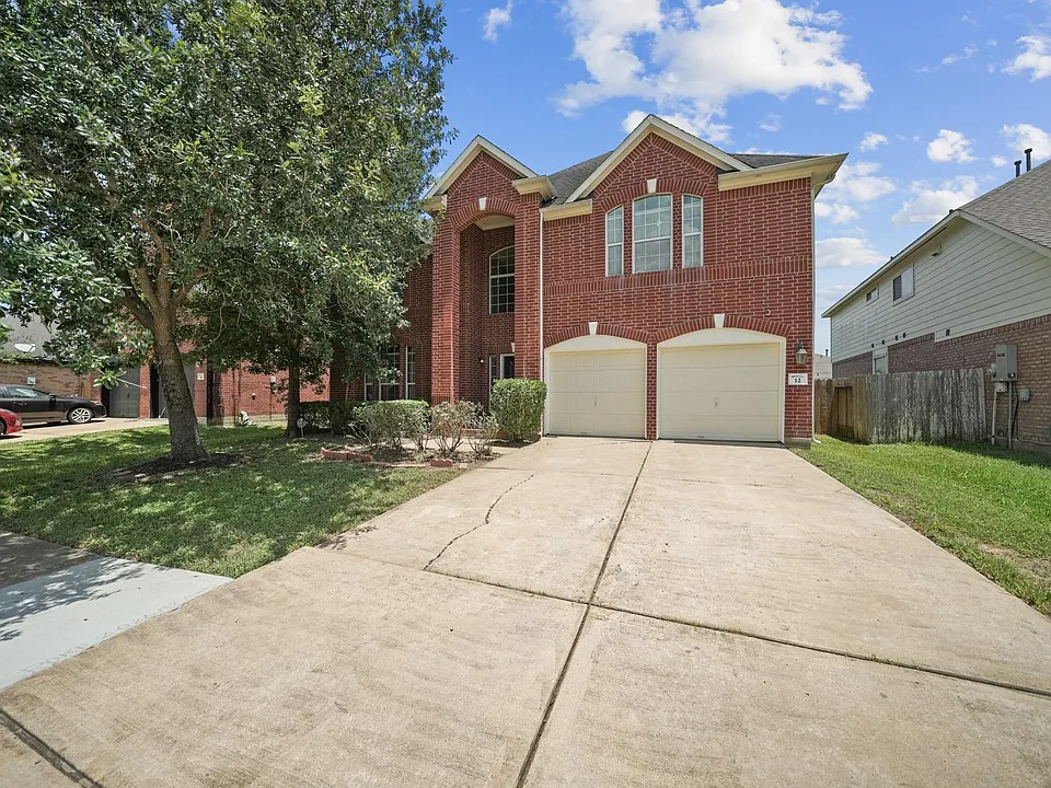 12 Palomar Dr