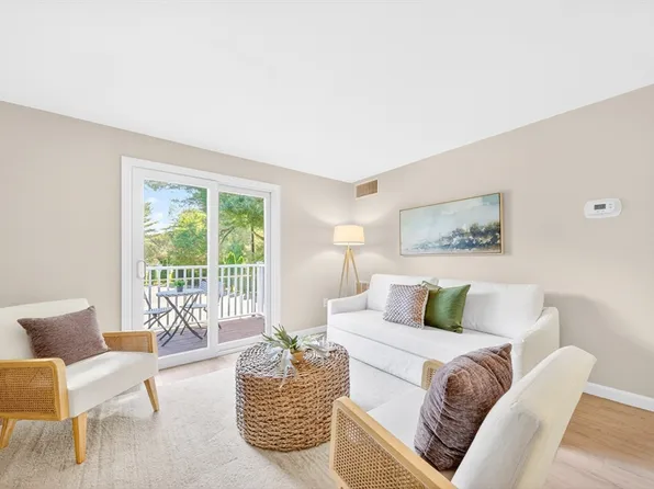 5 Silver Hill Ln APT 8, Natick, MA 01760