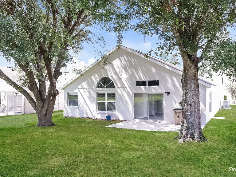 2544 Meadow Oaks Loop — Photo 17