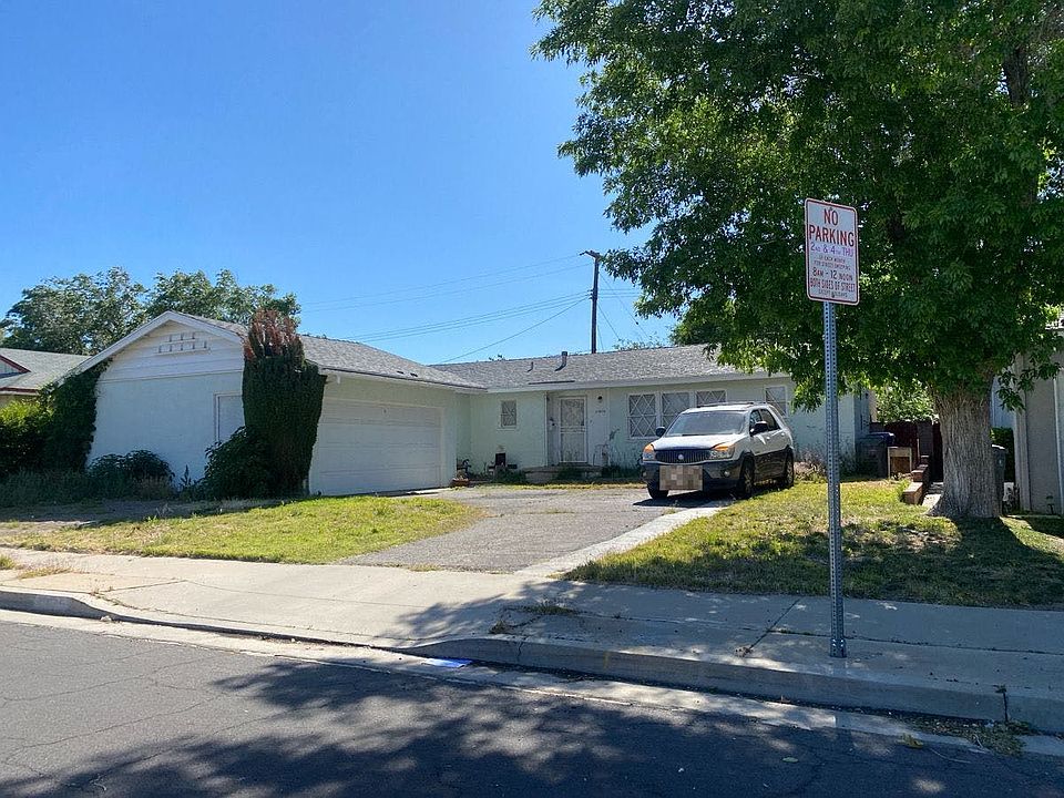 2nd image of 43875 Fern Ave