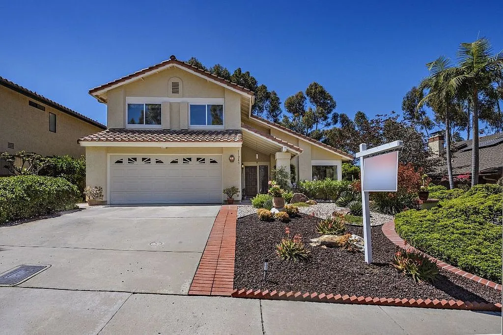 Scripps Ranch, 11245 Forestview Ln, Nice Views, AC, Fireplace, 2 Car Garage with Opener. — Photo 1