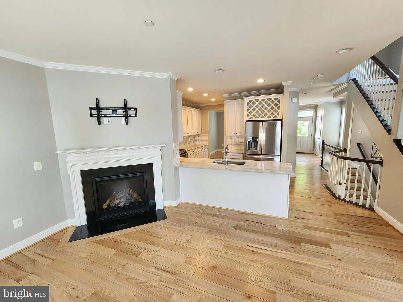 4 bed, 5.0 bath, 3024 sqft, $3,800 — Photo 4