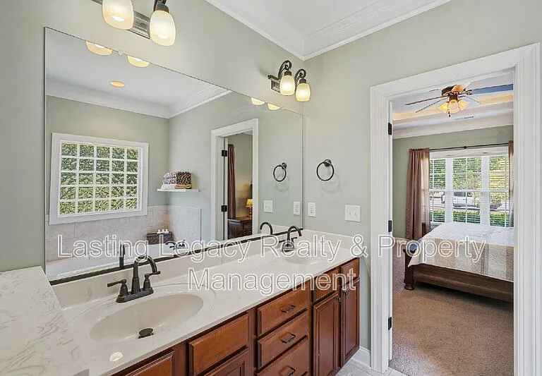 187 Marbrook Dr — Photo 21