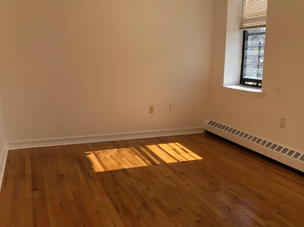 697 Dawson Street image 5 of 14