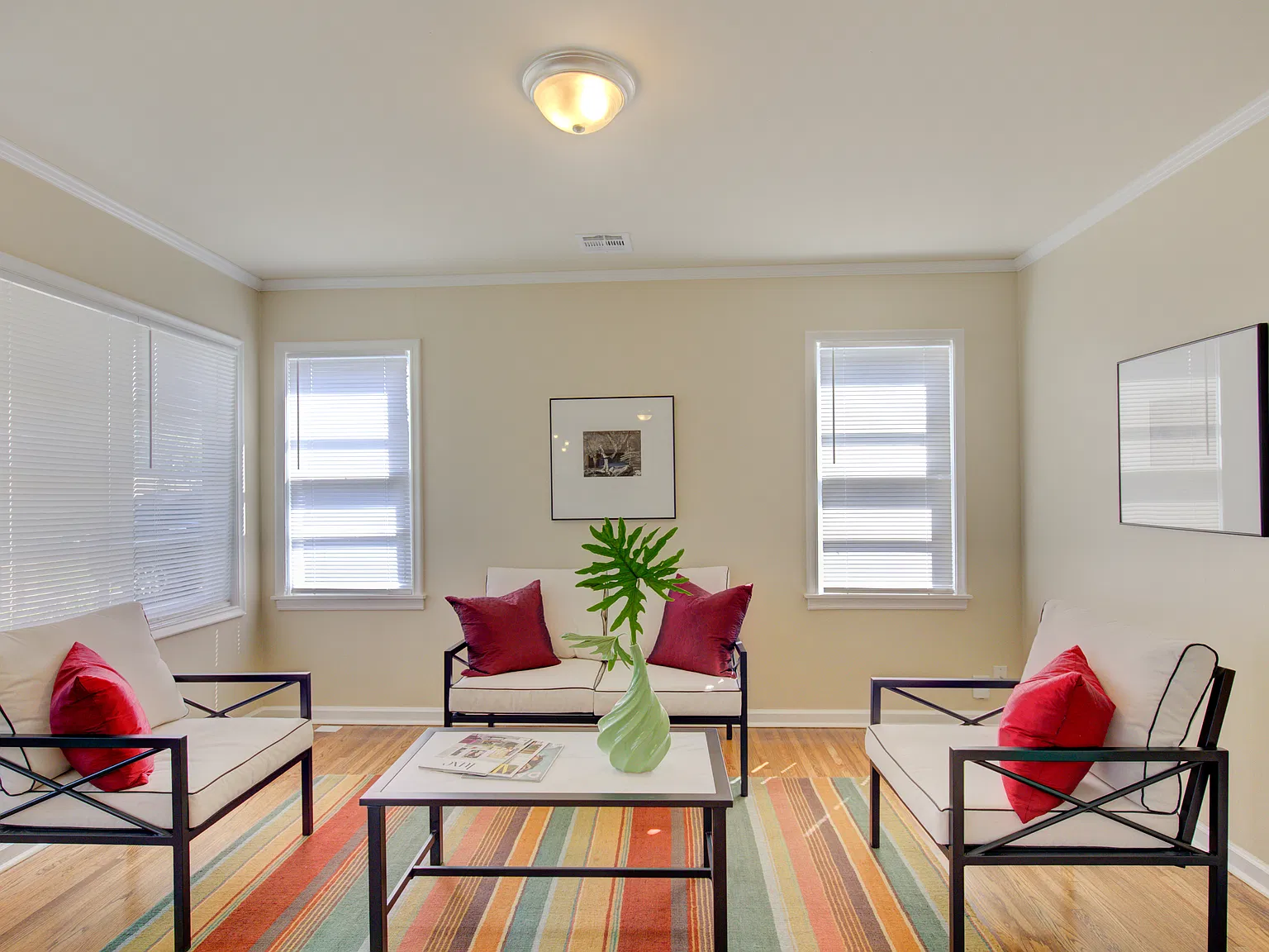 1124 E 38th Pl — Photo 3