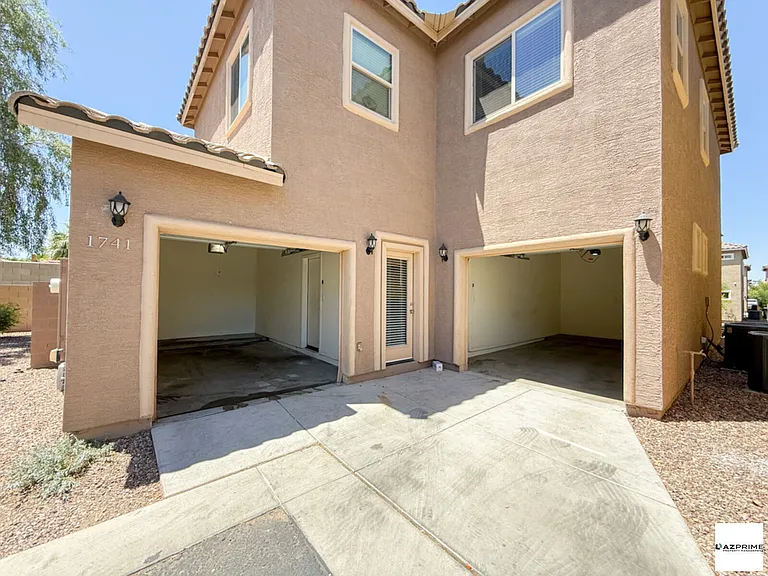 1741 W Pollack St — Photo 31