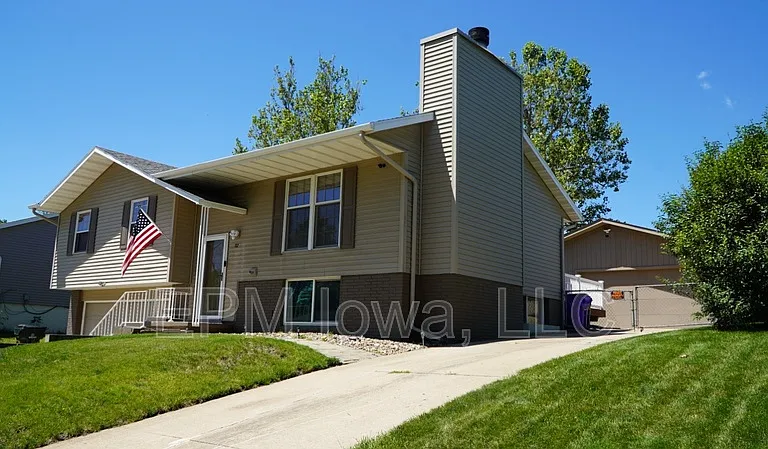 82 W Post Rd NW — Photo 3
