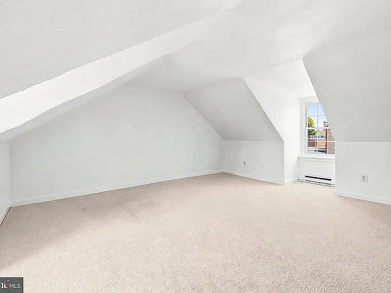 117 E 3rd Ave — Photo 4