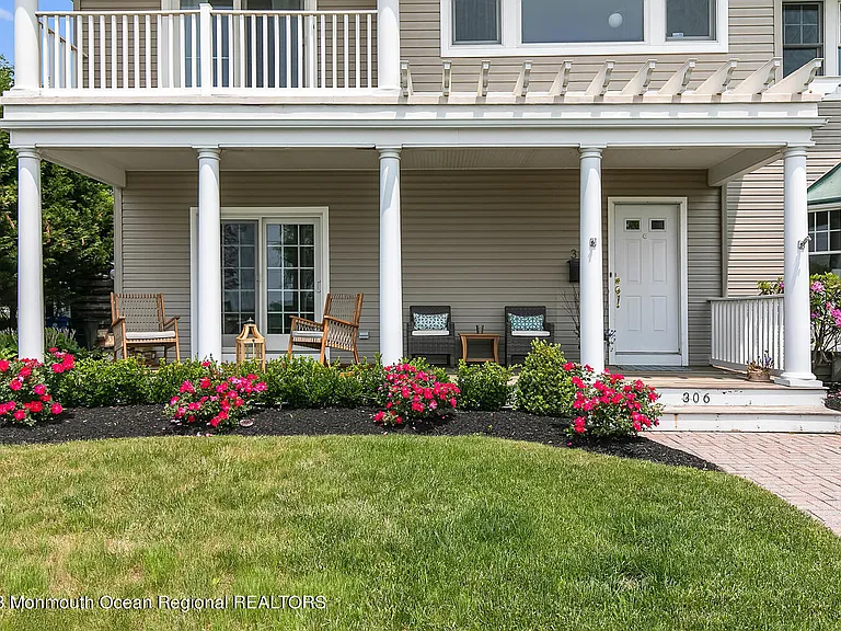 306 Ocean Rd — Photo 3