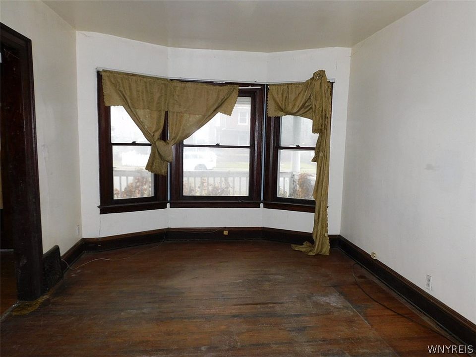 2211 Pierce Ave Niagara Falls NY Zillow