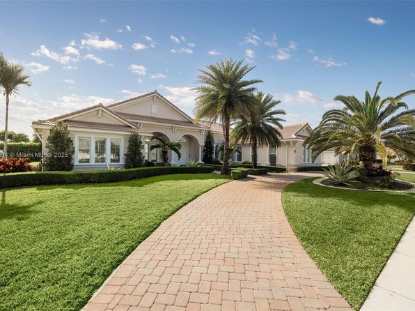 4991 E Sterling Ranch Cir, Davie, FL 33314