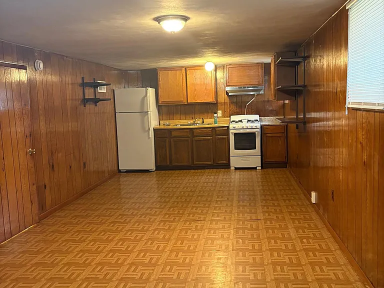9042 Lacrosse Ave #B — Photo 4