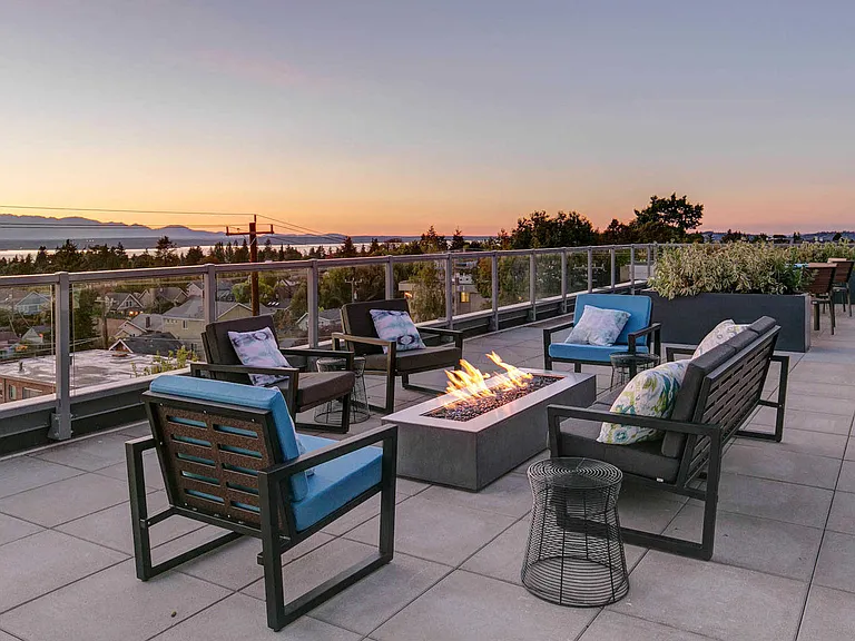 Rooftop Lounge