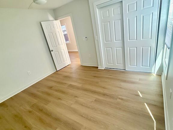 5th image of 290 Hoyt St