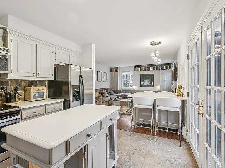 9 Oakwood Ave — Photo 18
