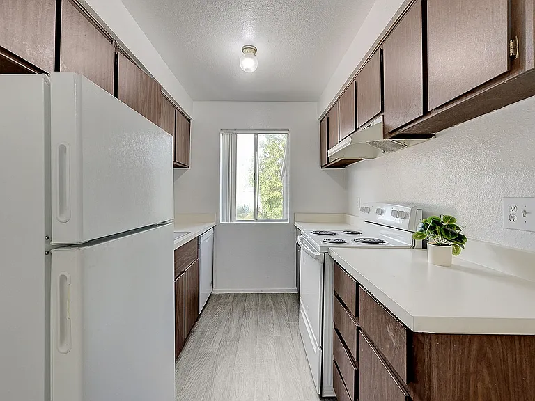 3940 Algonquin Dr-15