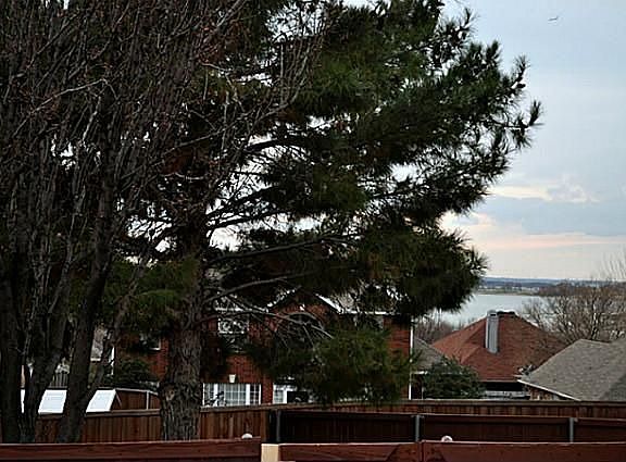 3rd image of 5008 Lake Vista Dr