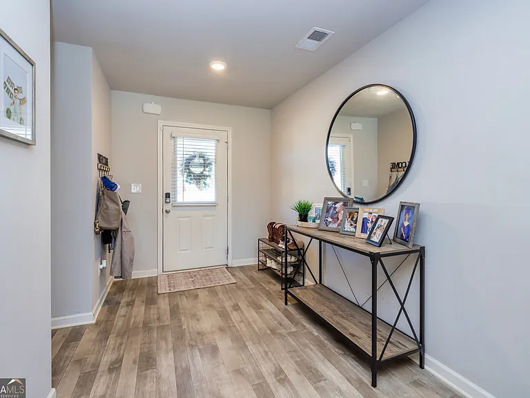 111 Tudor Way — Photo 5