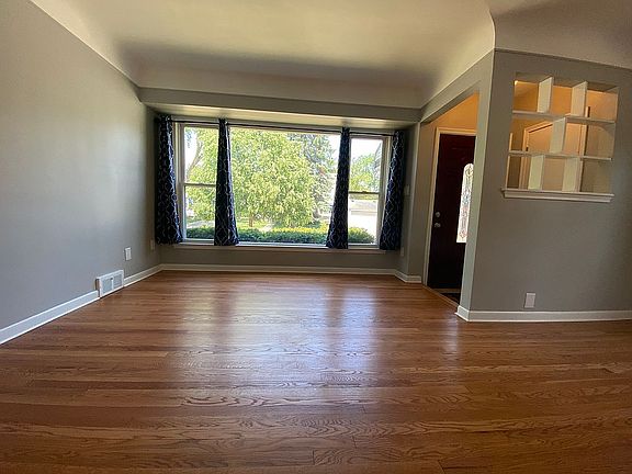 5th image of 508 E Baker Ave