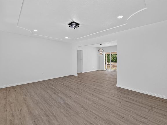 5th image of 1285 W Stuart Ave