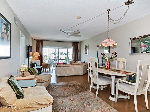 2nd image of 1100 SW 12th St APT 209
