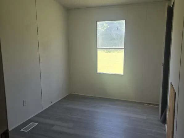 315 E Shelden St, Henrietta, TX 76365