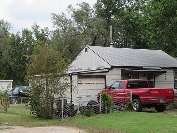 2nd image of 1128 E Avenue C