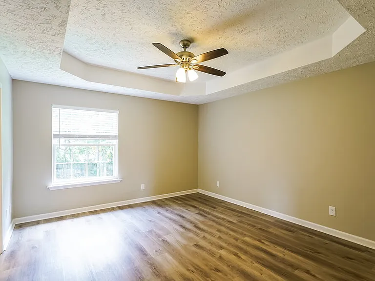 1902 Champlain Dr — Photo 10