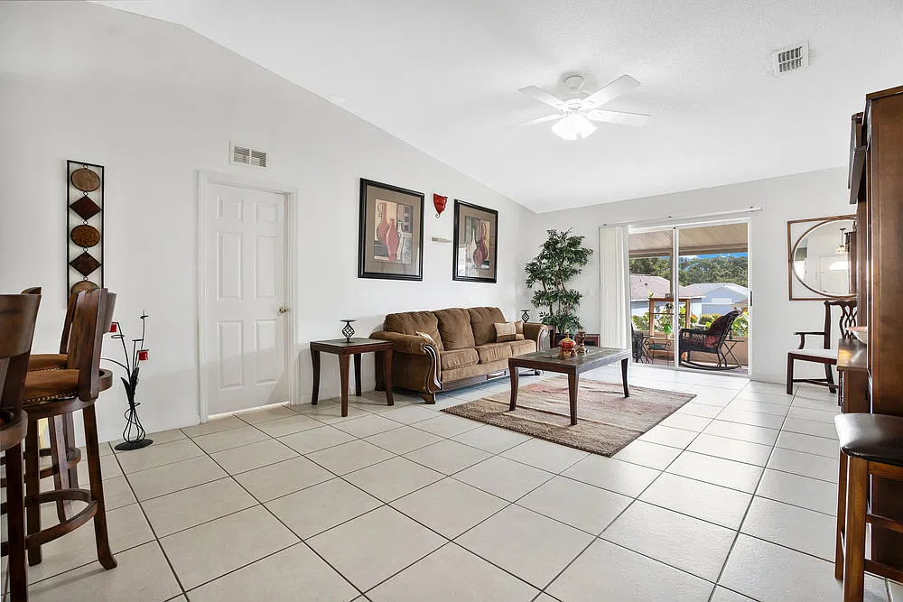 3 bed, 1404 sqft, $2,000 — Photo 3