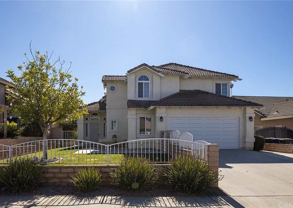 2nd image of 19903 Cuyama Ln