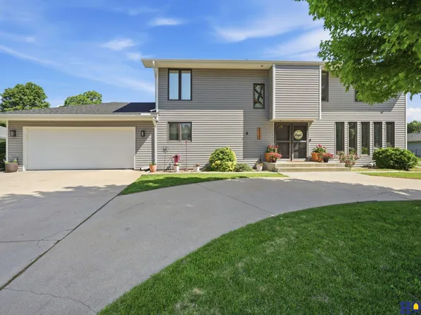 2322 Grant St, Beatrice, NE 68310