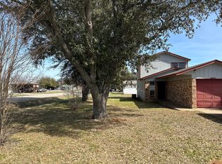 1852 Coral Rd, Azle, TX 76020