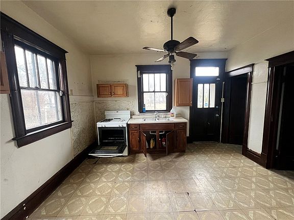 5th image of 602 E Decatur St