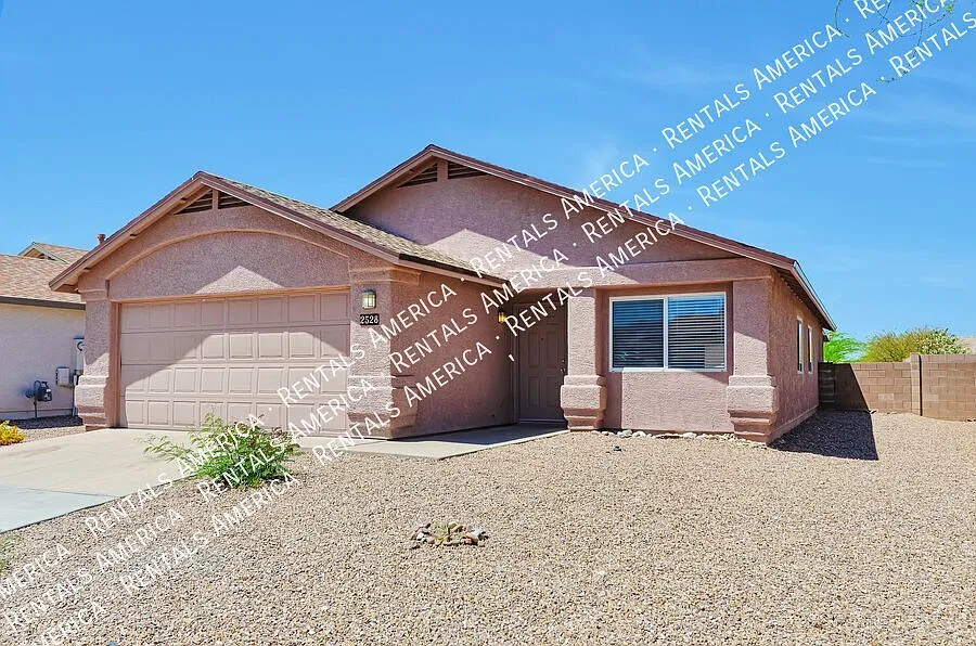 Beautiful home in a great eastside location! Tile throughout. — Photo 1