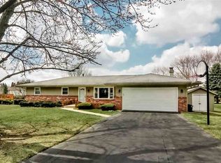 1234 Castlehill Dr, Rockford, IL 61107