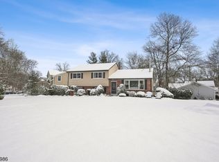 5 Whitney Dr, Berkeley Heights, NJ 07922