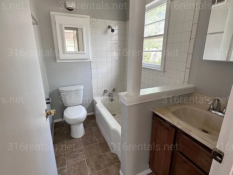 4722-4724 E 8th St N — Photo 9