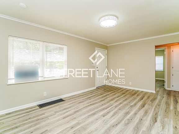 3rd image of 2882 E Moreland Dr