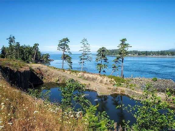 4th image of 7078 E Sooke Rd