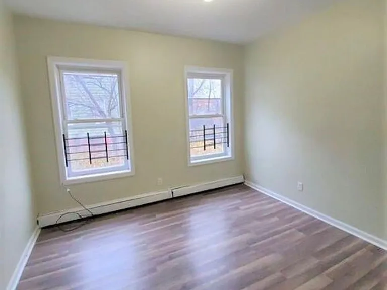161 S 10th St #3L — Photo 2