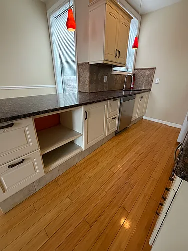 998 Broadway Photo 1
