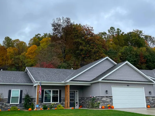 222 Crimson Ln, Bridgeport, WV 26330