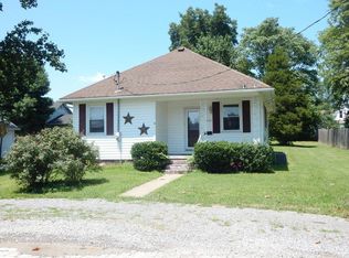410 W 10th St, Johnston City, IL 62951