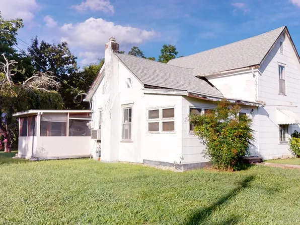 383 Smith St, Graysville, TN 37338