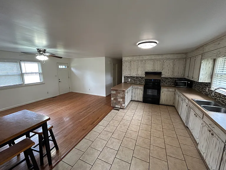 3848 Davis Rd — Photo 3