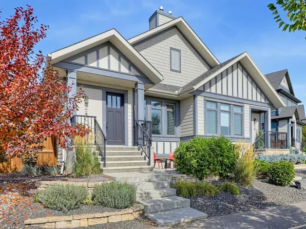 28 Mahogany Gdns SE, Calgary, AB T3M 2S2